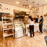 มาหากาแฟดื่มที่ La Lan Ta Cafe 🍵 บางพระ| Trat