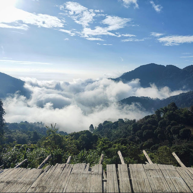 วิวและบรรยากาศหลักล้าน ณ บ้านผาฮี้ #เชียงราย ⛺️⛰️🍃