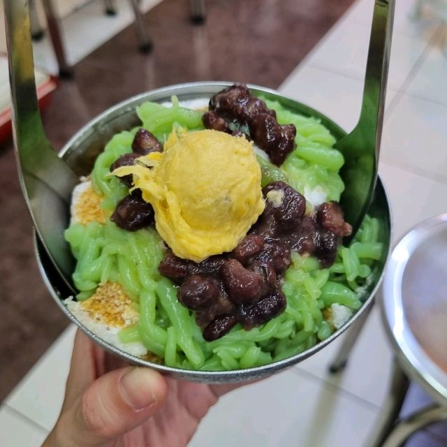 Christina Ee Pineapple Tarts & Chendol