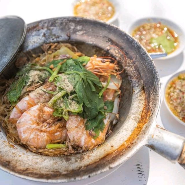 ครัวบ้านครู ร้านเด็ดหัวหิน บรรยากาศดีอยู่ริมทะเล