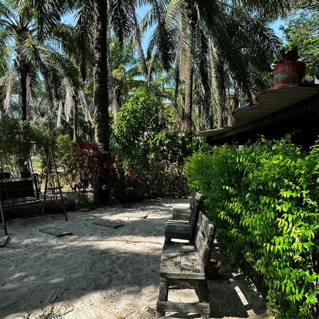 Made in BLUE cafe & bistro คาเฟ่สไตล์ธรรมชาติ