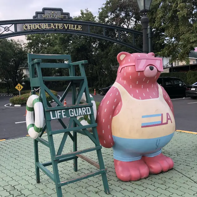 Unique Entertaining Experience 🍫🐻