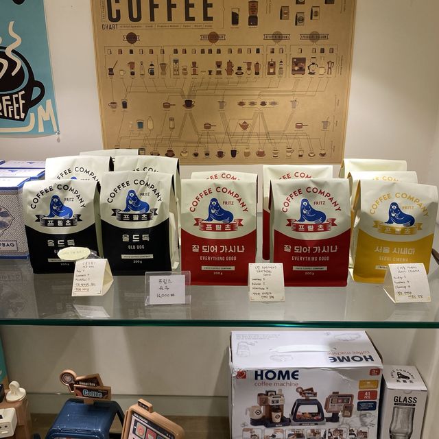 ソウル「明洞コーヒーハウス」のアイスラテが可愛い&生クリームとコーヒーの苦みが最高に美味しい