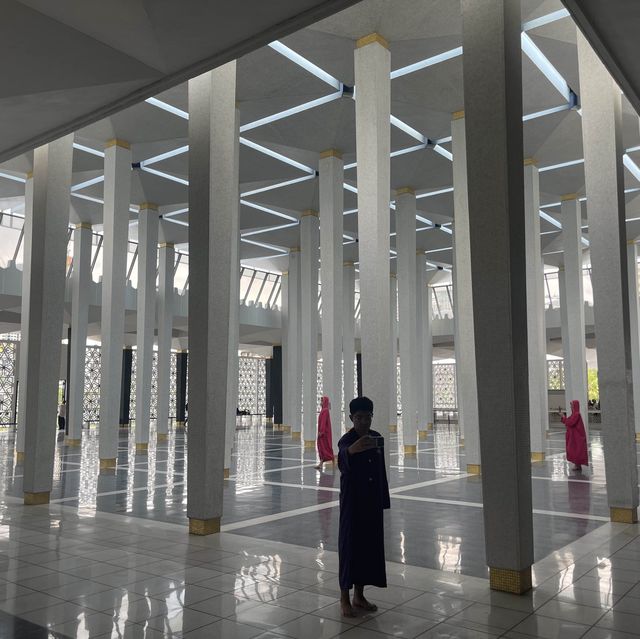 쿠알라룸푸르의 최고명소, 국립 모스크(Masjid Negara)