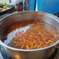 首間任食牛尾煲和鷓鴣湯底火鍋