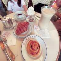 Trendy & Quintessential Parisian Cafe 🍮🥐