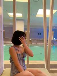 화려한 미디어아트와 함께 즐기는 수영장 호캉스