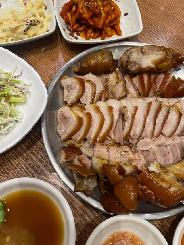 [부산] 남포동에서 가장 유명한 족발 홍소족발