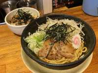 東京・高田馬場。100円ガチャガチャで運試し『らあ麺やったる！高田馬場本店』