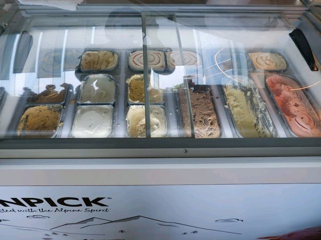 有生蠔有長腳蟹。超抵食款多午餐自助餐