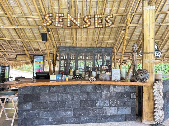 ร้านอาหารวิวทะเลสไตล์บาหลี