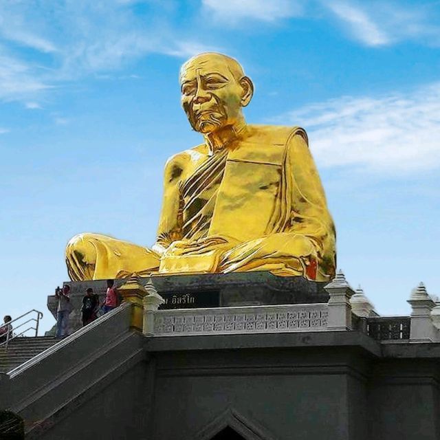วัดละหารไร่ ไหว้หลวงปู่ทิม เกจิดังเมืองระยอง