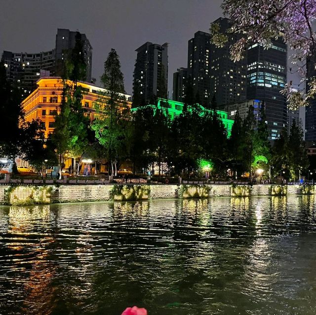 蘭桂坊成都：霓虹璀璨的夜遊體驗