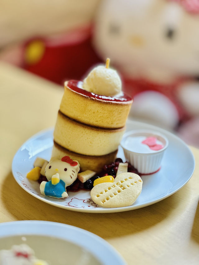 超可愛Hello Kitty Cafe陪你用餐