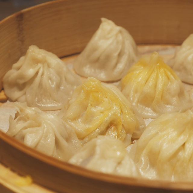 上海美食篇~皮最薄又多湯汁的小籠包