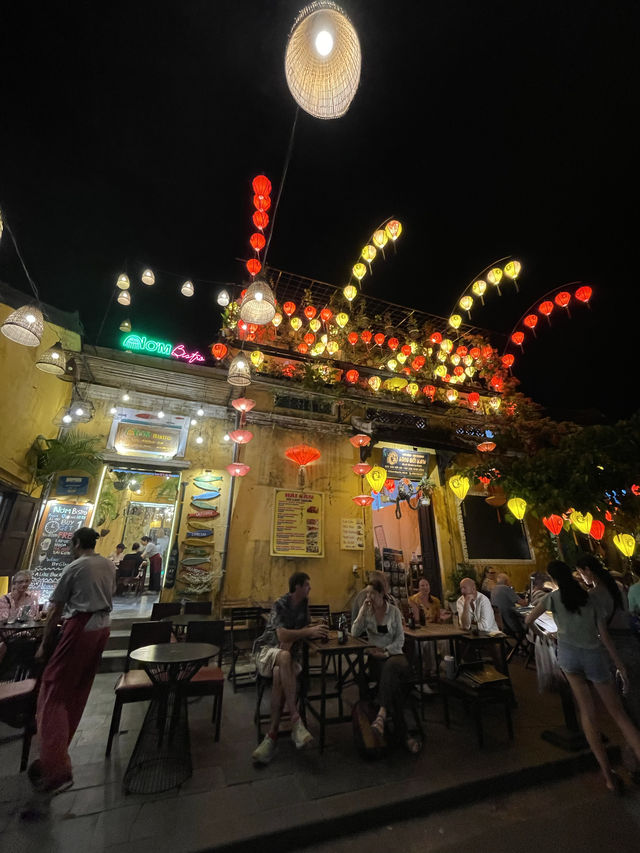 🇻🇳夜遊會安古城👍🏾浪漫小船放燈籠🏮