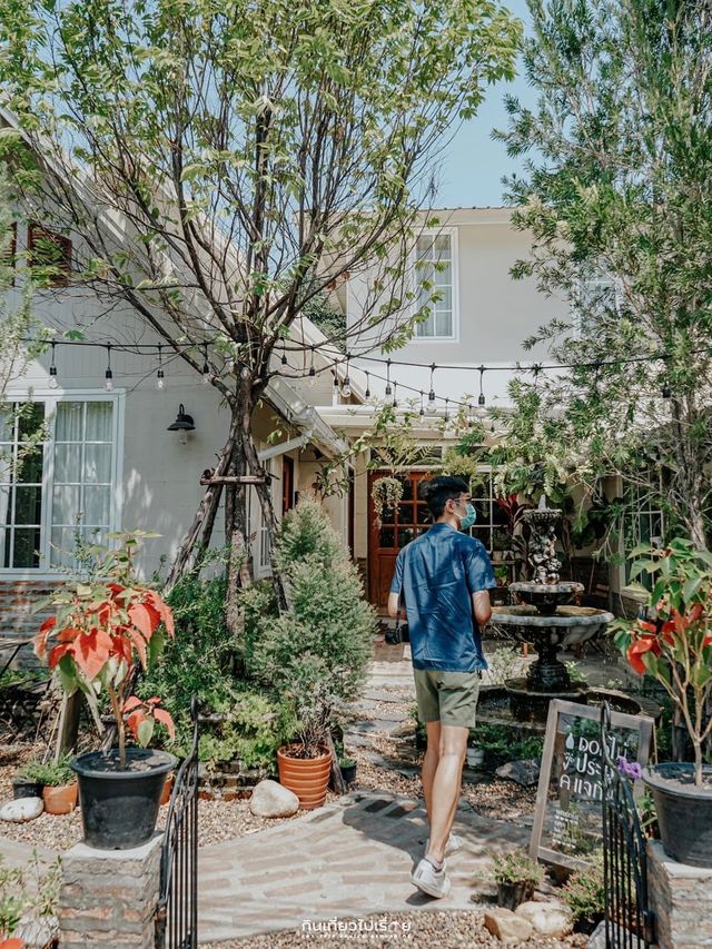 ดอกไม้ ประตู แจกัน 🏠 คาเฟ่ในบ้านแสนอบอุ่น