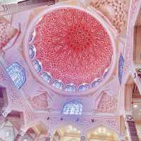 【マレーシア🇲🇾/おとぎ話に出てきそうな可愛らしいピンク色のモスク🕌✨】