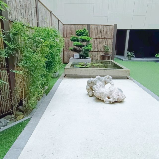 背山面海，環境一流！OASIS 食物超級美味！