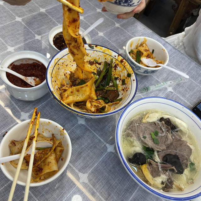 시안에서 관광객이 가장 많은 중국 시안 회족거리 