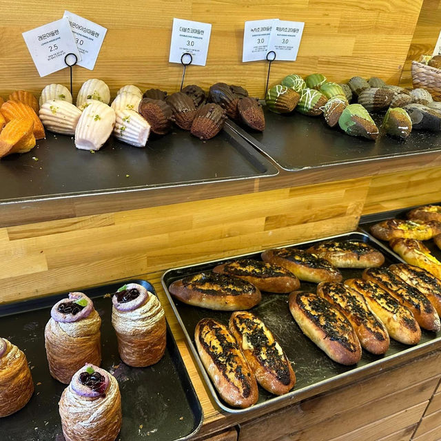 Coastal Bliss: Cafe Delmoondo, Hamdock Beach