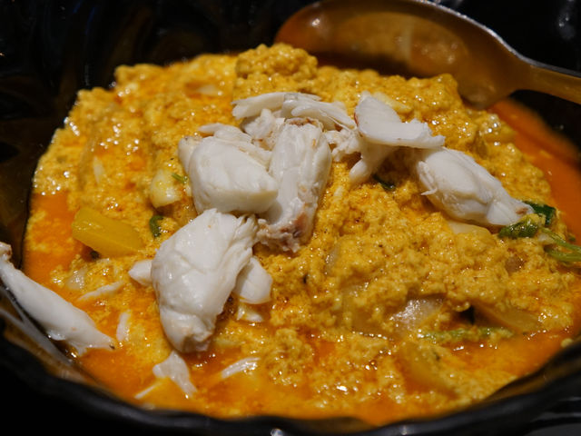 방콕 센트럴엠버시 푸팟퐁커리 맛집 ‘Kuo Kao Kub Pla’