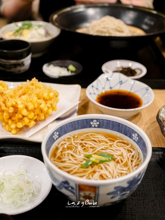โซบะชามยักษ์ที่ Azuma Soba Restaurant
