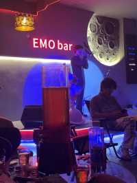 EMO bar - 有現場音樂表演的清吧🍻