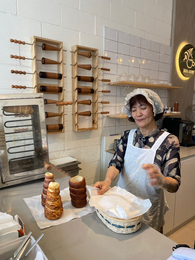 🥖한국 할머니가 직접 만드시는 체코 전통 굴뚝빵 아시나요?