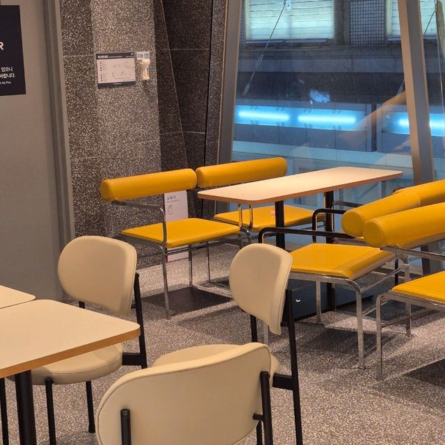 을지로입구 넓고 쾌적한 카페 투썸플레이스 을지로입구역점