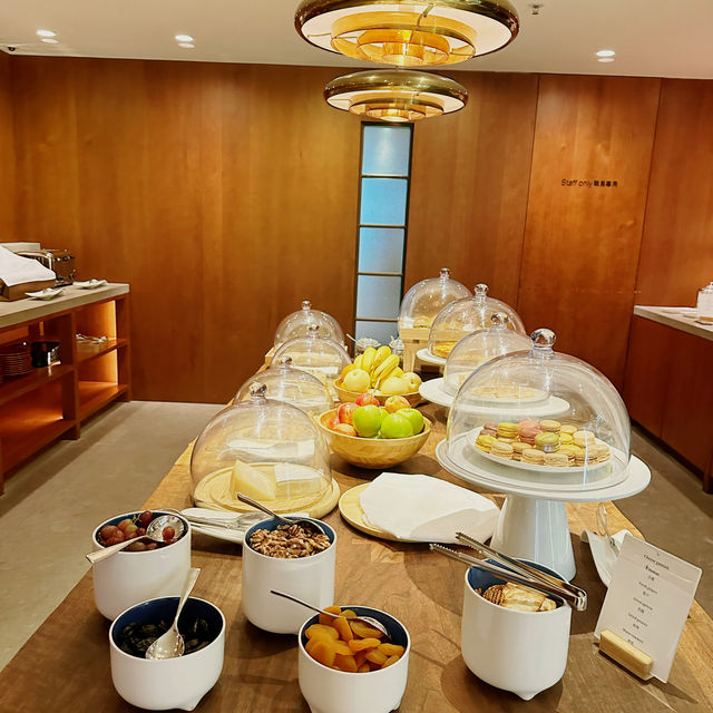 Tranquility and Indulgence at The Pier First Class Lounge, Hong Kong