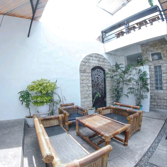 CAFE KOLO | COFFEE SHOP COMFORTABLE FOR HANG OUT