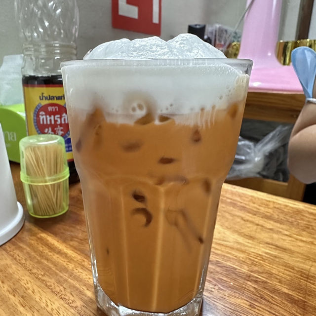 泰國曼谷 不經意的美味船麵 Zaew Noodle แซว ก๋วยเตี๋ยวลูกชิ้นปลา