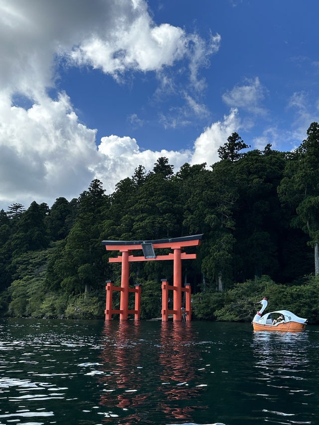 湖畔古社😍