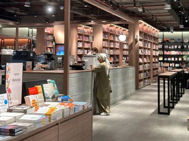 TSUTAYA BOOKSTORE INTERMARK MALL