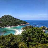 วิวทะเลมุมสูงเกาะนางยวน