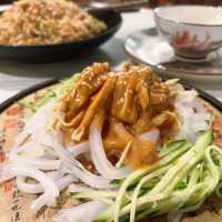 走進古雅的上海名居。細味經典上海美食