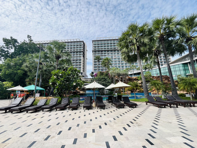 The Zign Hotel  โรงแรมหรูหรา 5 ดาวขนาดใหญ่ ติดทะเล