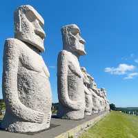 모아이 석상과 큰 불상이 있는 Sapporo 성지 두대불전‘Hill of the Buda’
