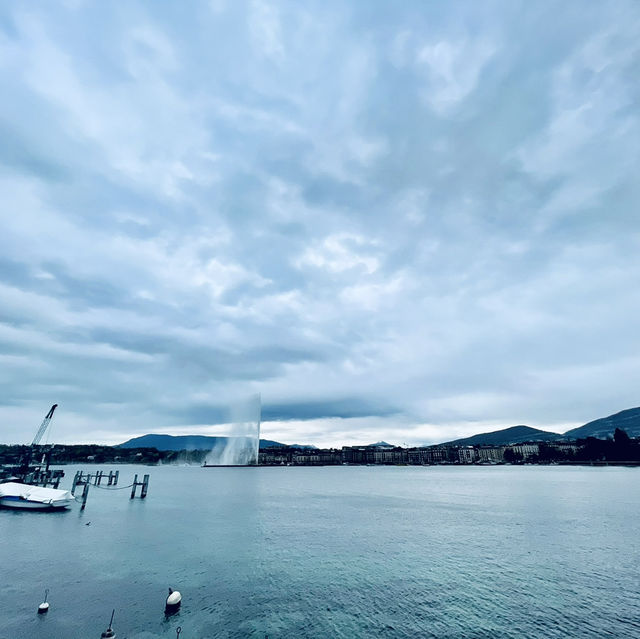 沐浴著暖暖的陽光,漫步在美麗的日內瓦湖畔🥰