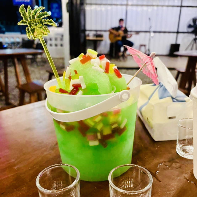ร้านนมสดนั่งชิลมีดนตรีสด