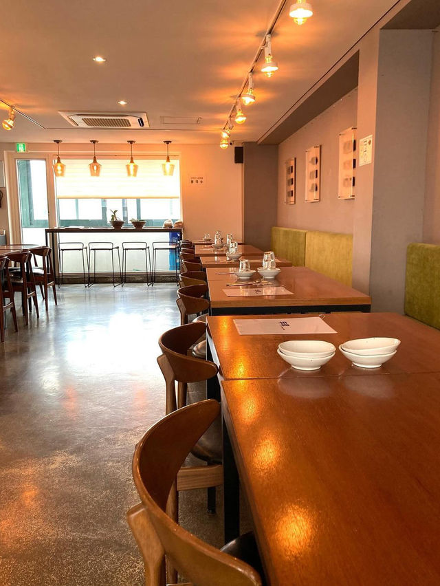 ソウル《清潭》麺料理が人気の韓国家庭料理店