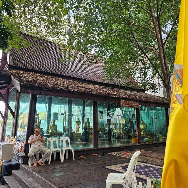 วัดธาตุทอง: วัดดังใจกลางกรุงเทพฯ
