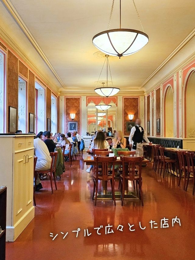  【チェコ／プラハ】料理も美味しい老舗カフェ『カフェ・ルーヴル』