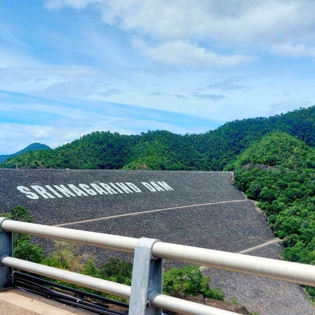 ชมวิวเขื่อนศรีนครินทร์ 