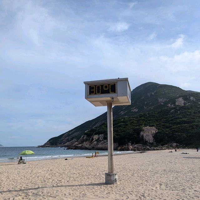 Shek O Beach: Hong Kong’s Hidden Paradise! 🌊🏖️