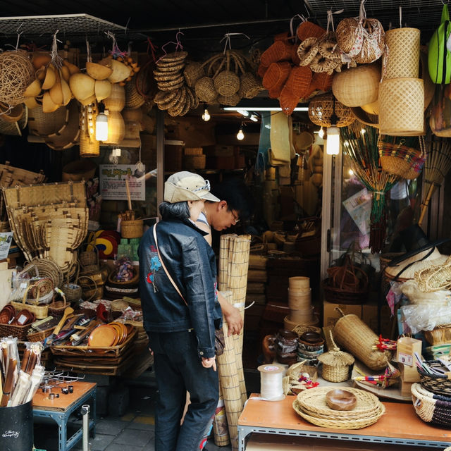 Souvenirs Heaven: My Shopping Adventure at Namdaemun Market!