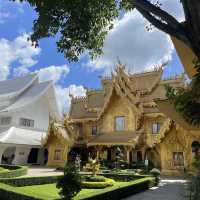 ไปเที่ยวรายต้องแวะชมความงามที่วัดร่องขุ่น