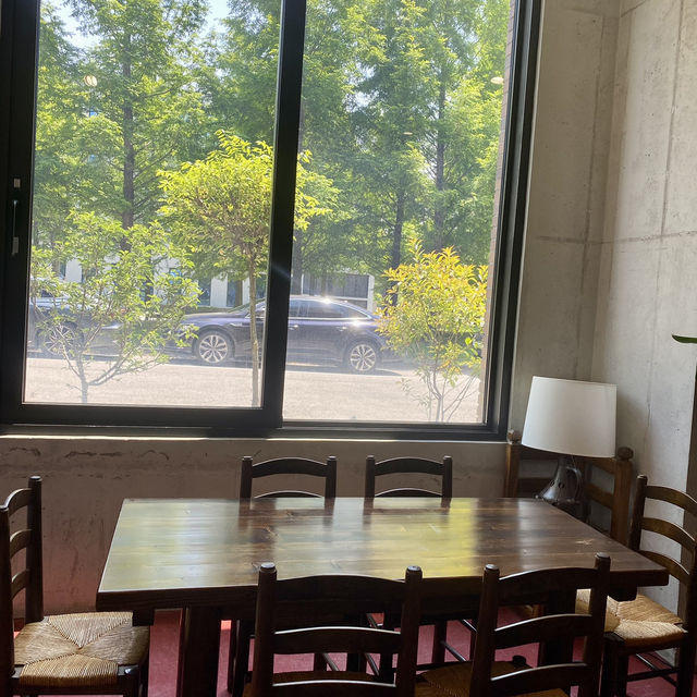 감성 가득한 빈티지 가구 샵 겸 카페, 템스커피