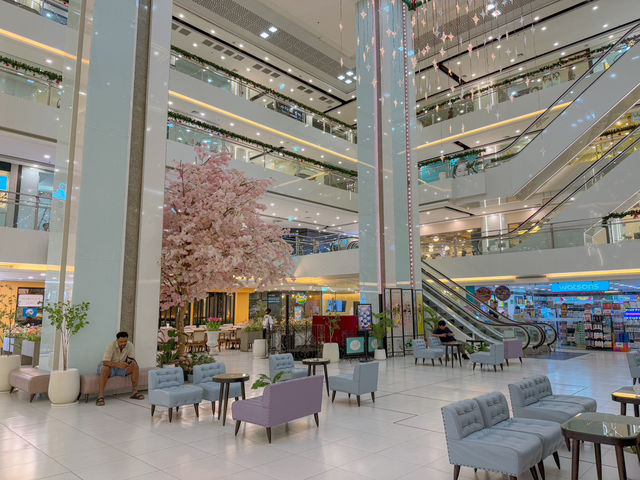 รีวิว Times Square Building Mall (ตามแนวนถไฟฟ้า) 🚉